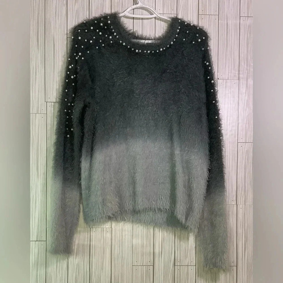 VENUS COZY PEARL TRIM SWEATER Size M - Picture 1 of 6